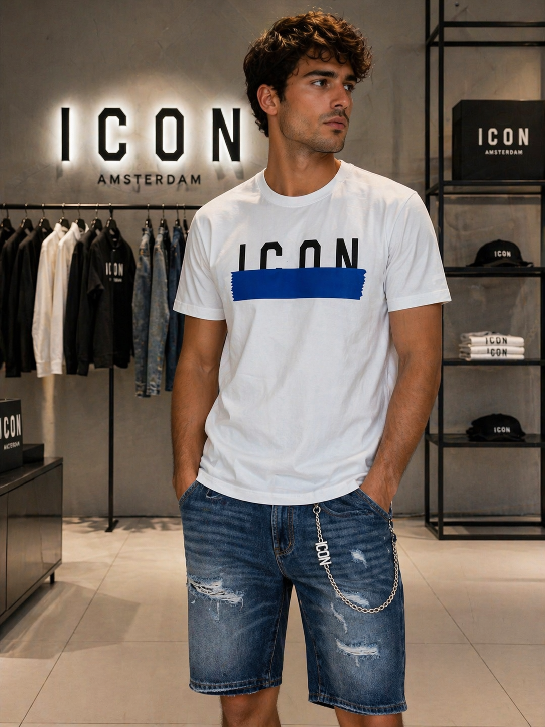 T-shirt ICON bianca con logo frontale e dettaglio tape
